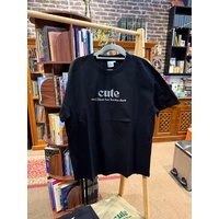 Cute and likes her books dark - Black T-Shirt